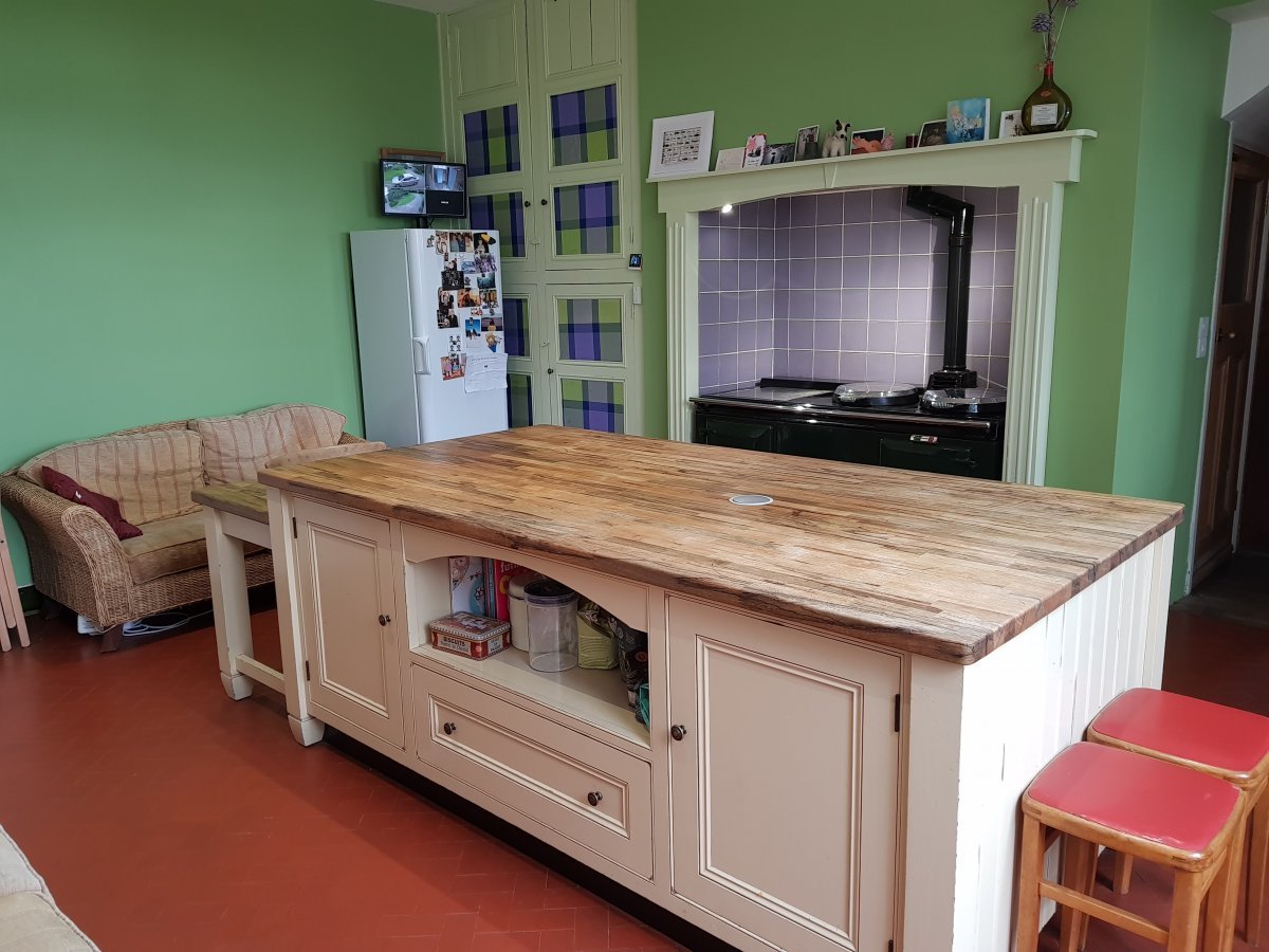 2 sofas in this immense fully equipped kitchen